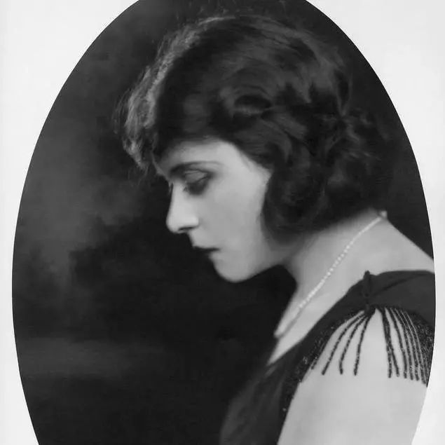 一支睫毛膏让这个品牌声名百年，如今它还能再次破圈吗？