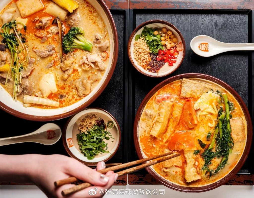 麻辣烫双雄热搜对决：加盟张亮更便宜，杨国福门店多500家