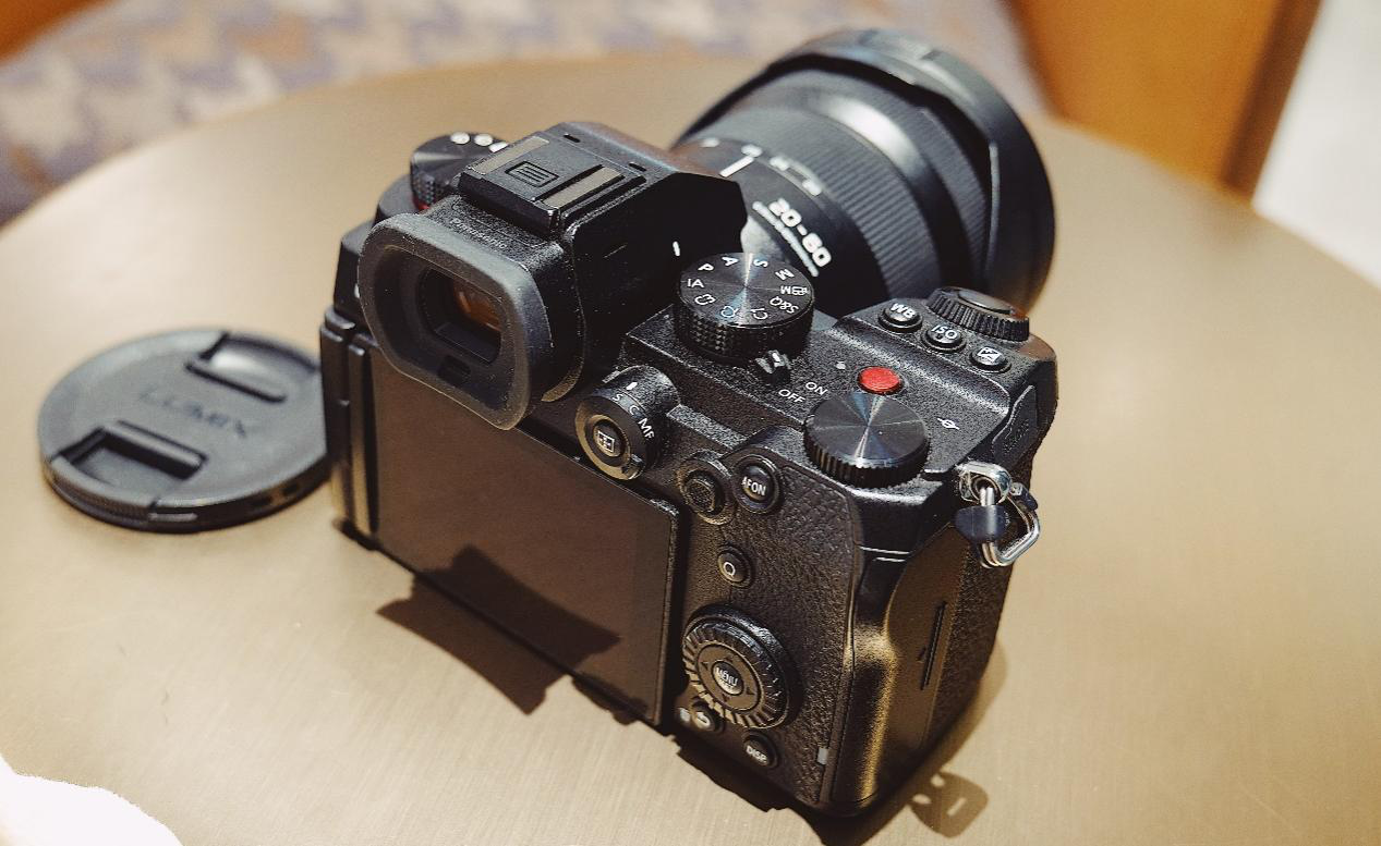 松下LUMIX S5全画幅微单，视频功能香气四溢，远超同等级产品