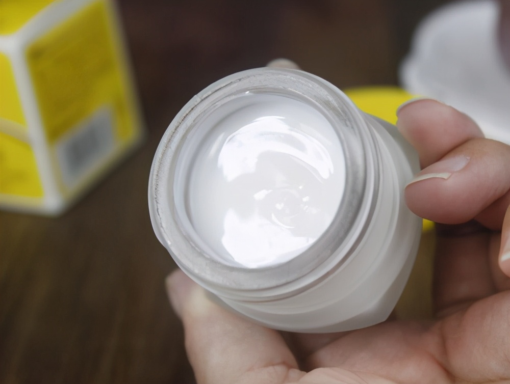 我国有一老成分，能补气还能去黄、提亮肤色，不输烟酰胺