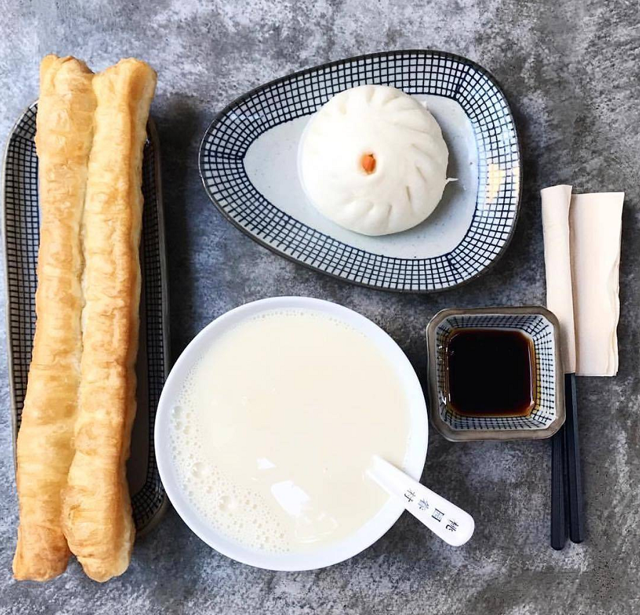 豆浆油条品类赛道：毛利率60%，净利润40%