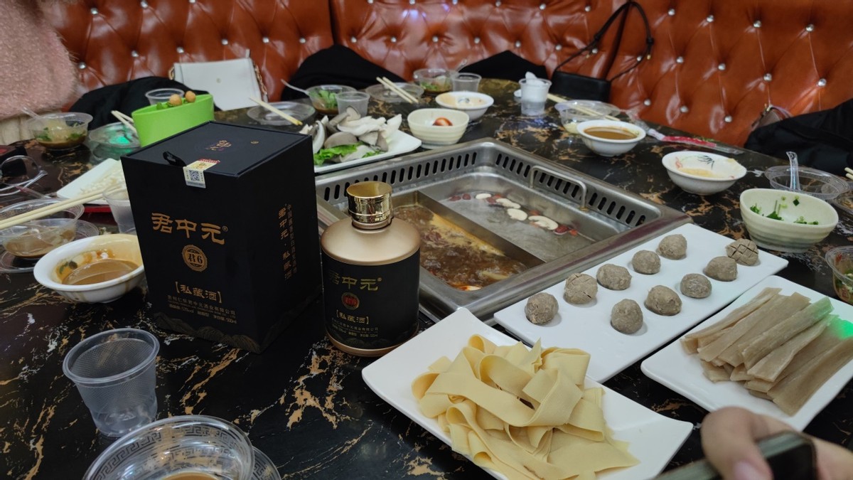 尴尬的江苏老名酒，曾与汾酒、五粮液齐名，如今在超市货架上积灰