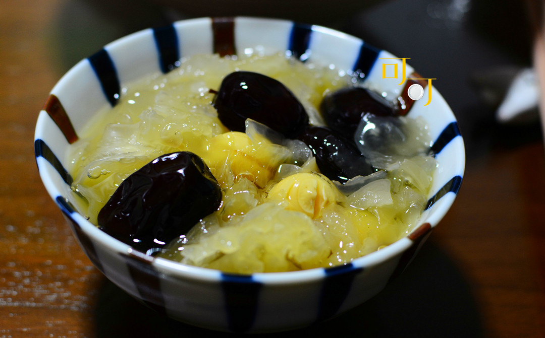 周末晚餐换个口味，全家动手做个三文鱼寿司，各地美食混合
