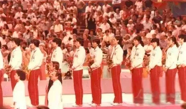 回力球鞋，国产百年老字号品牌，在国外卖600元，掀起回天之力