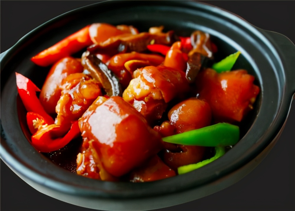“烂大街”的黄焖鸡，为何生意这么好