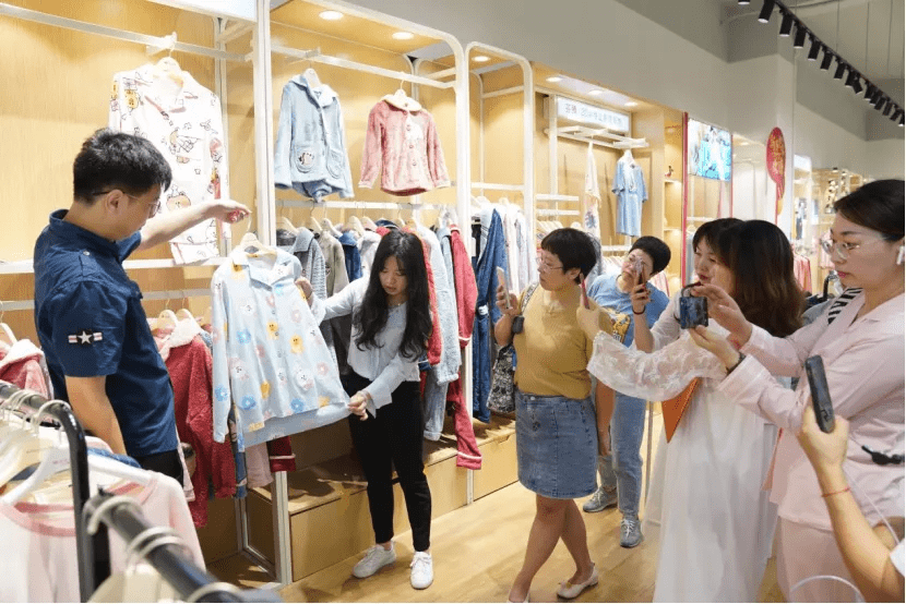 私域爆款孵化器！好家云店24小时卖出500万芬腾家居服