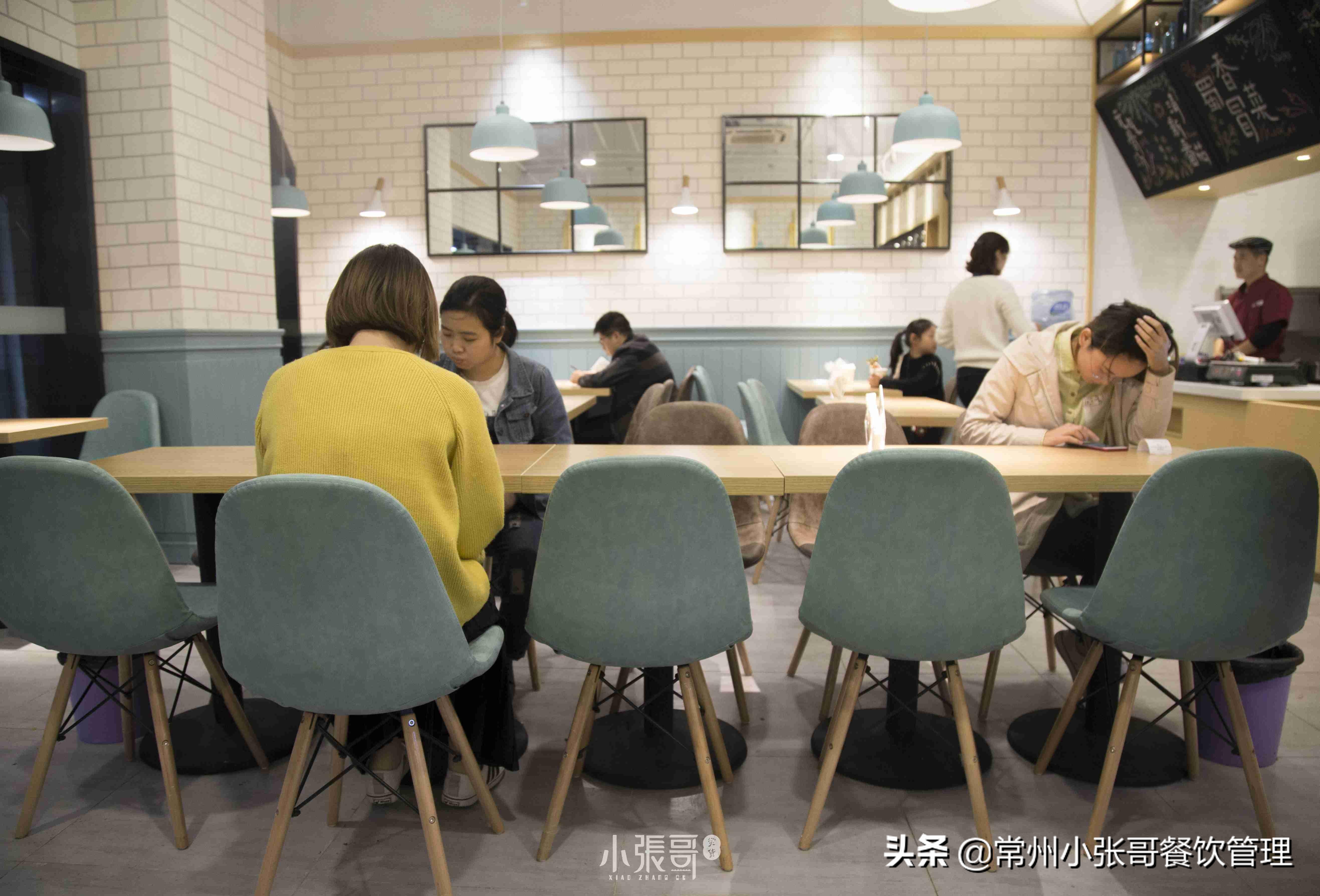 想开一家小型麻辣烫店 怎样加盟？