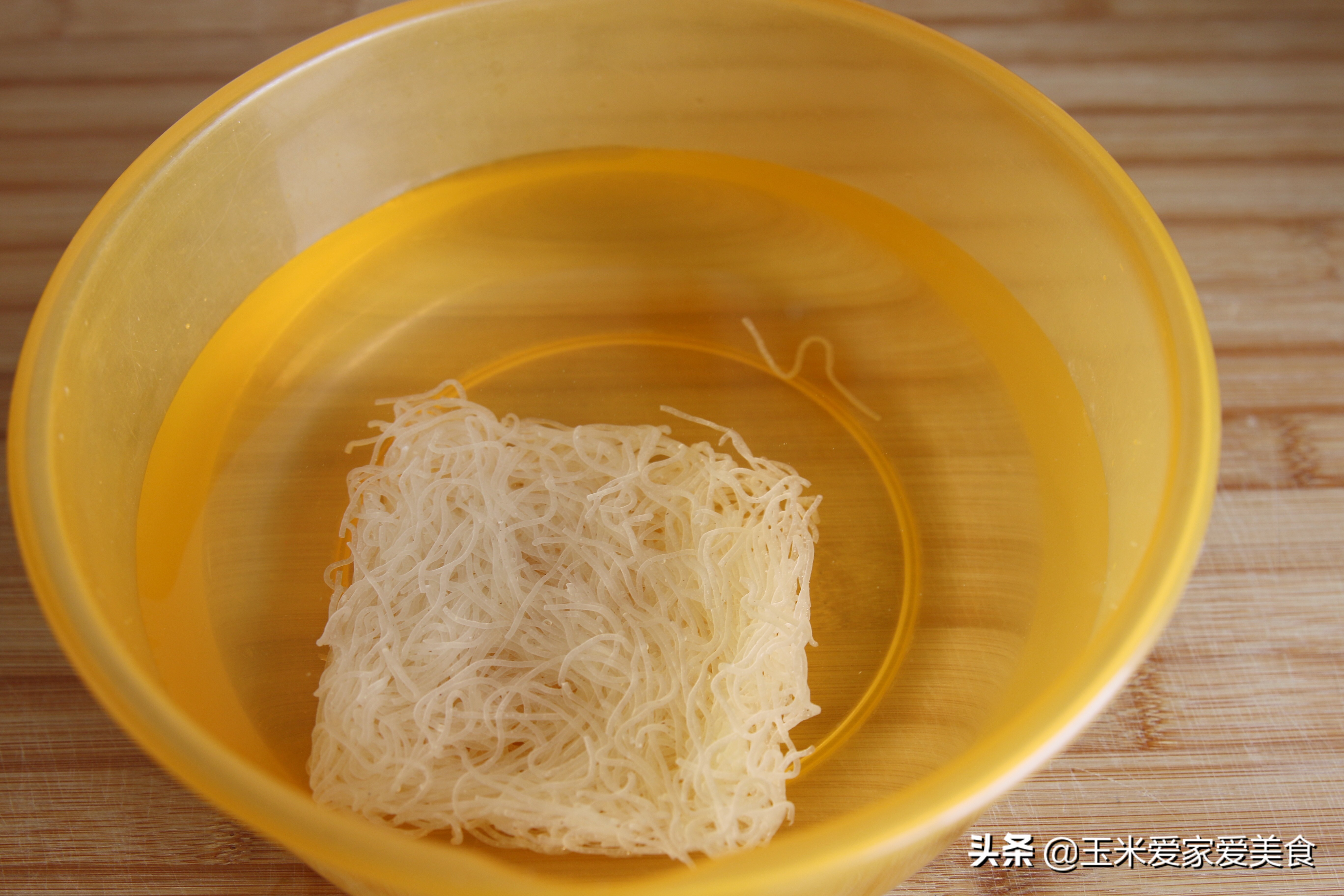 原味汤粉王的高汤如何熬制？配料都有哪些？网友说学会可以开店了