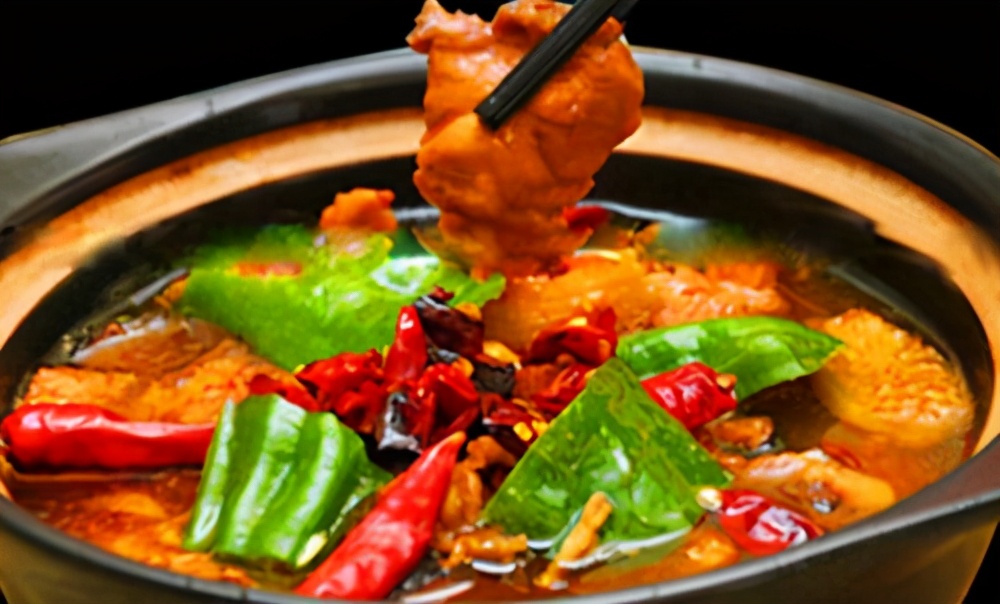 “烂大街”的黄焖鸡，为何生意这么好