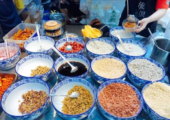 重庆这条街藏着各地特色美食，去了就不想走！