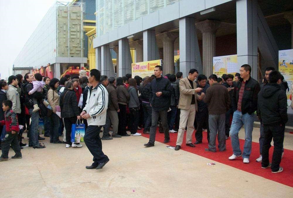 明亏暗赚！有一种生意手段叫买多少送多少，顾客开心，商家赚疯