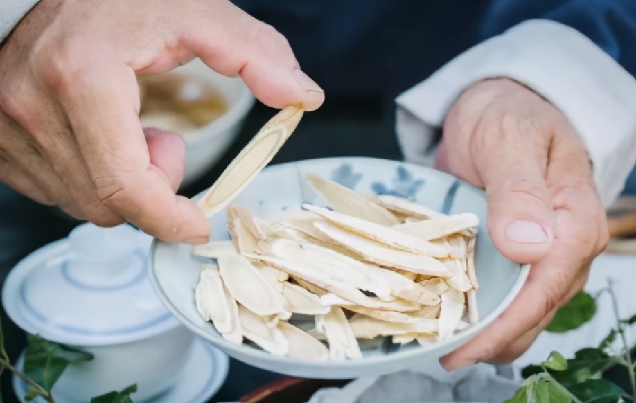 我国有一老成分，能补气还能去黄、提亮肤色，不输烟酰胺