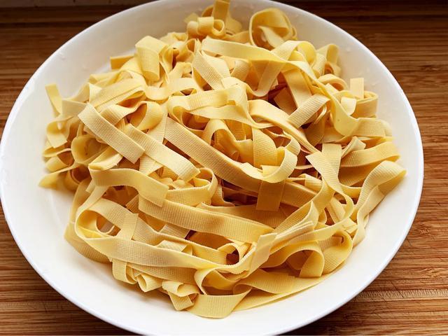 麻辣香锅在家做，有荤有素，麻辣鲜香，好吃还实惠