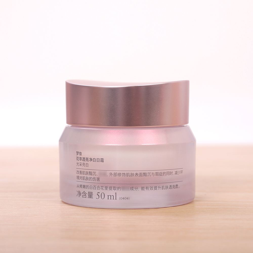 面霜推荐：这些美白补水面霜，让皮肤看起来光滑、健康和水份均匀