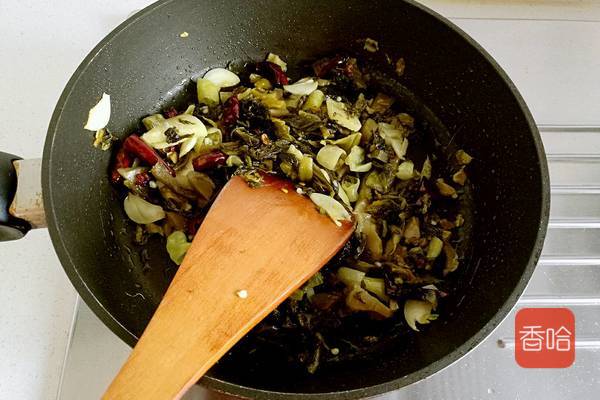 教你在家做酸菜鱼，酸菜开胃，鱼肉嫩滑，跟饭店做的一样好吃