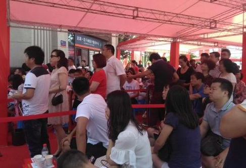 明亏暗赚！有一种生意手段叫买多少送多少，顾客开心，商家赚疯