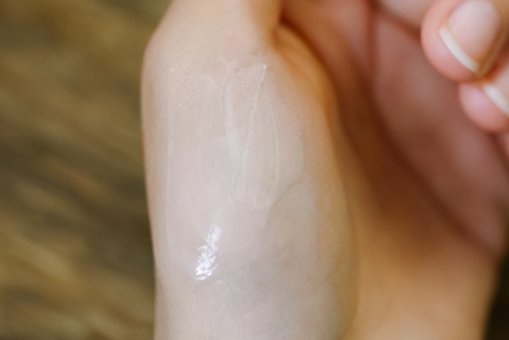 我国有一老成分，能补气还能去黄、提亮肤色，不输烟酰胺