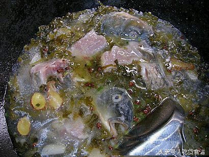 引人遐想的老坛酸菜鱼