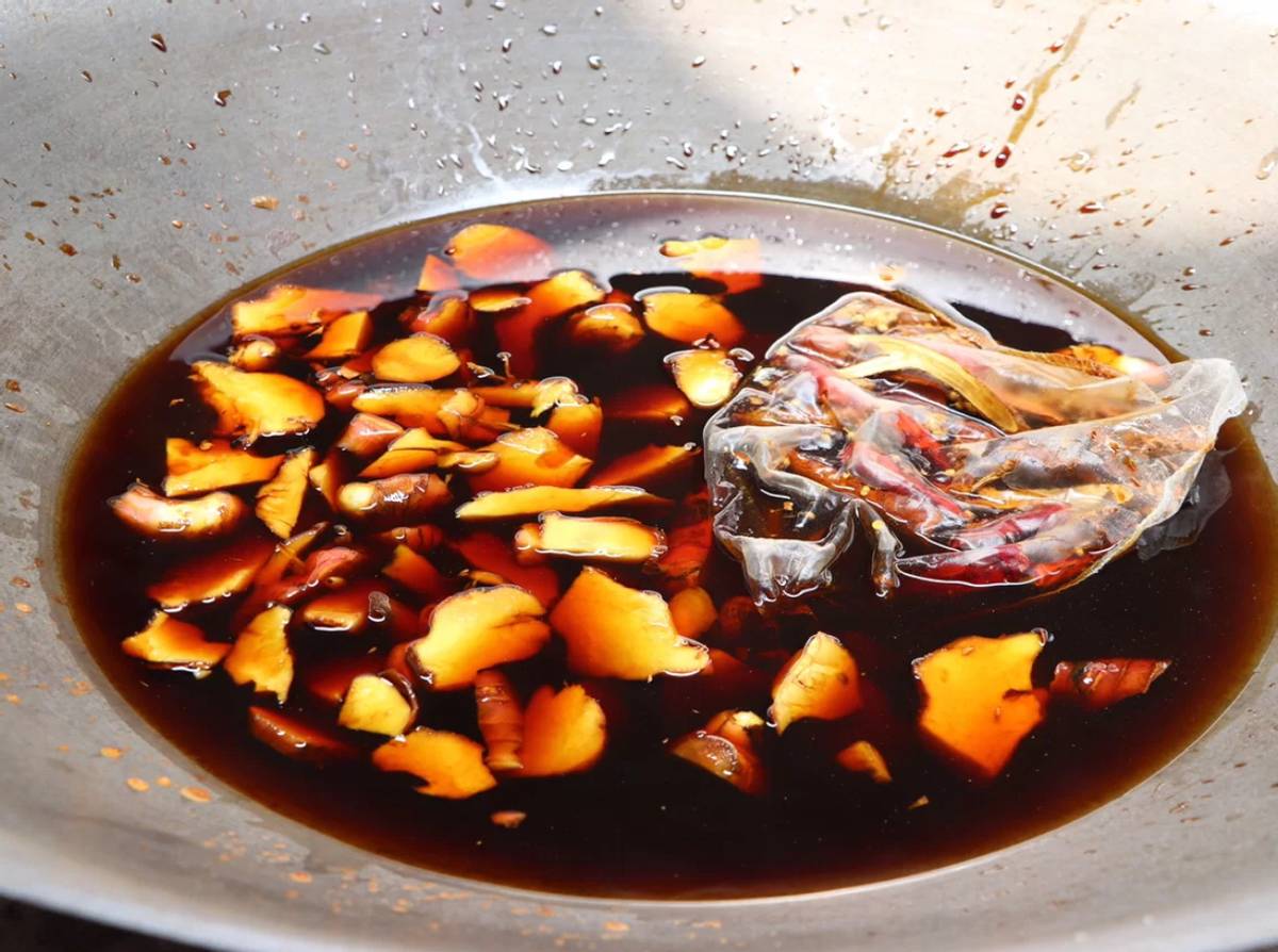 “百年老卤水”为何不变质还更香呢？原来有这么多门道，长见识了