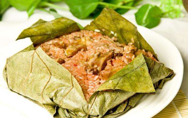 荷叶除了看还能吃？荷香四溢的荷叶饭，清香扑鼻味道好极了