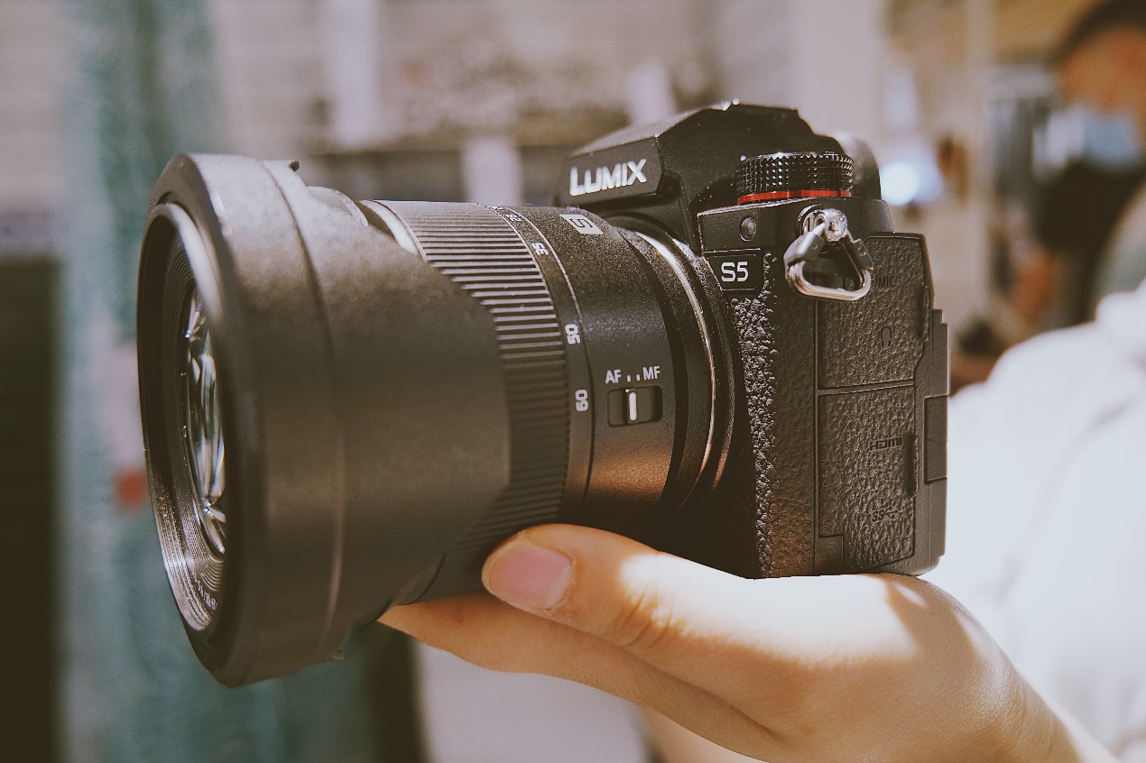 松下LUMIX S5全画幅微单，视频功能香气四溢，远超同等级产品