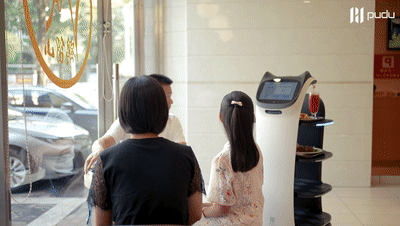 吸睛无数，东莞鹤留山连锁餐厅引入普渡送餐机器人