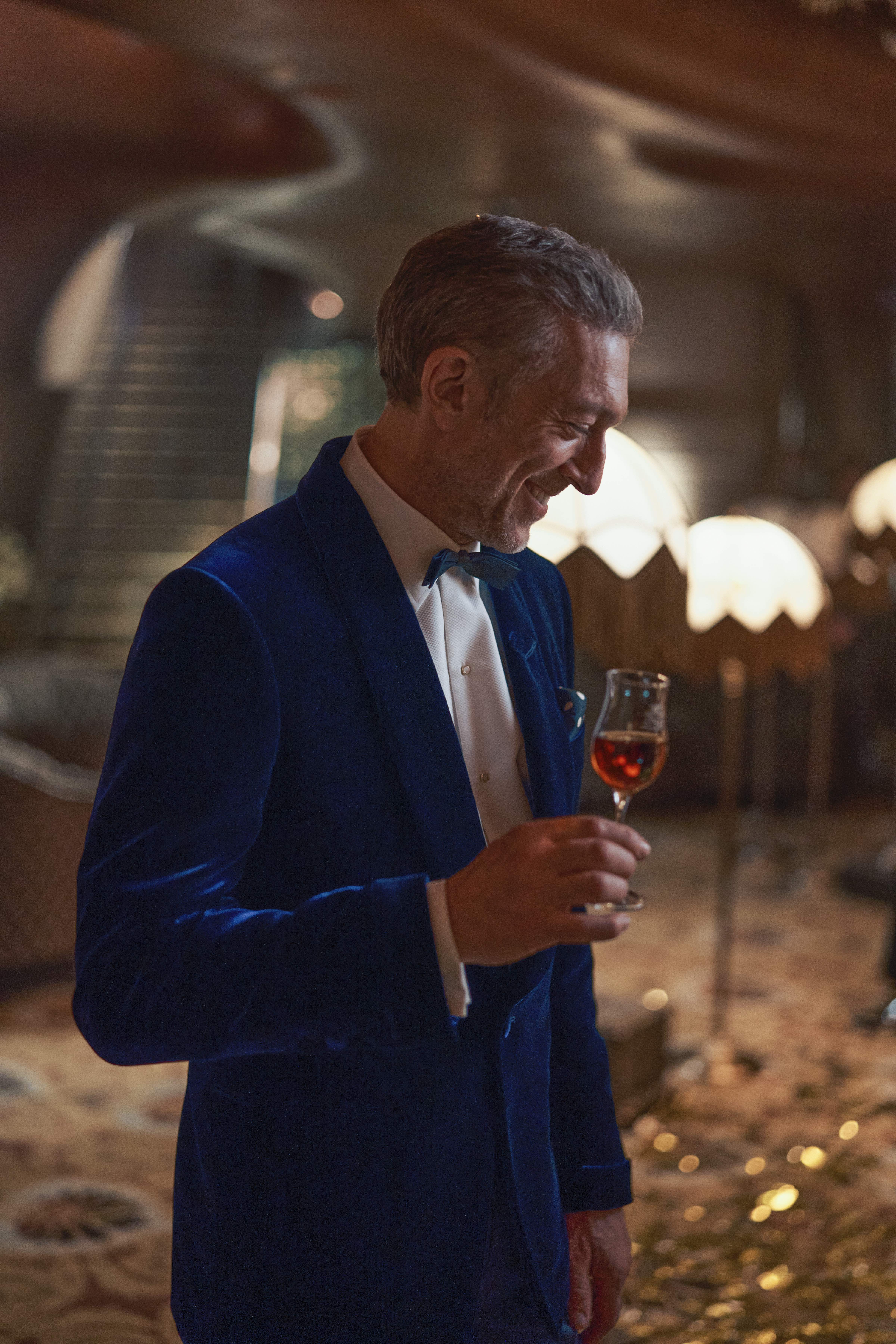 马爹利蓝带迎来110周年，推出焕新包装并宣布代言人梁朝伟