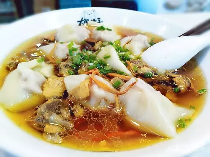 重庆这条街藏着各地特色美食，去了就不想走！