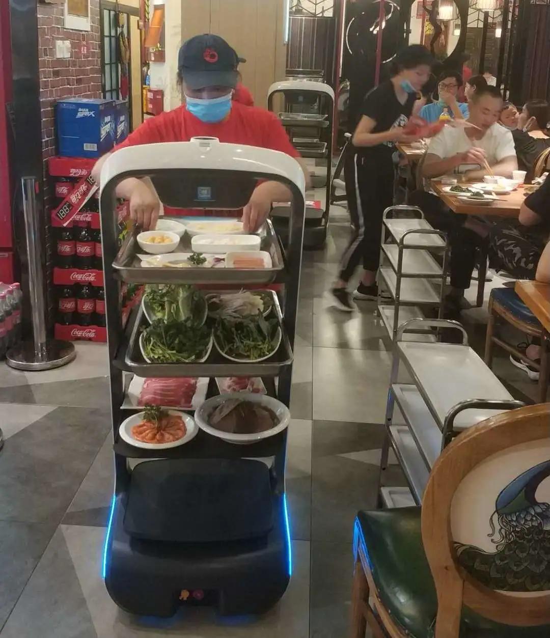 普渡机器人入驻傣妹火锅！科技赋能品牌升级