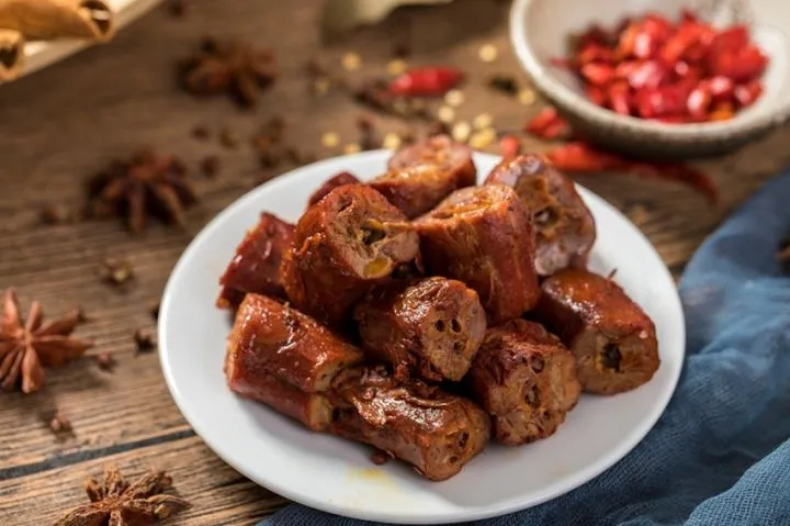 绝味、紫燕、周黑鸭、煌上煌，谁是卤味江湖的真正王者？