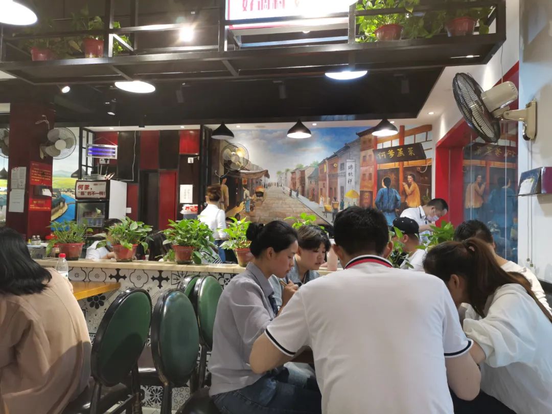 小碗菜与自选快餐的比较