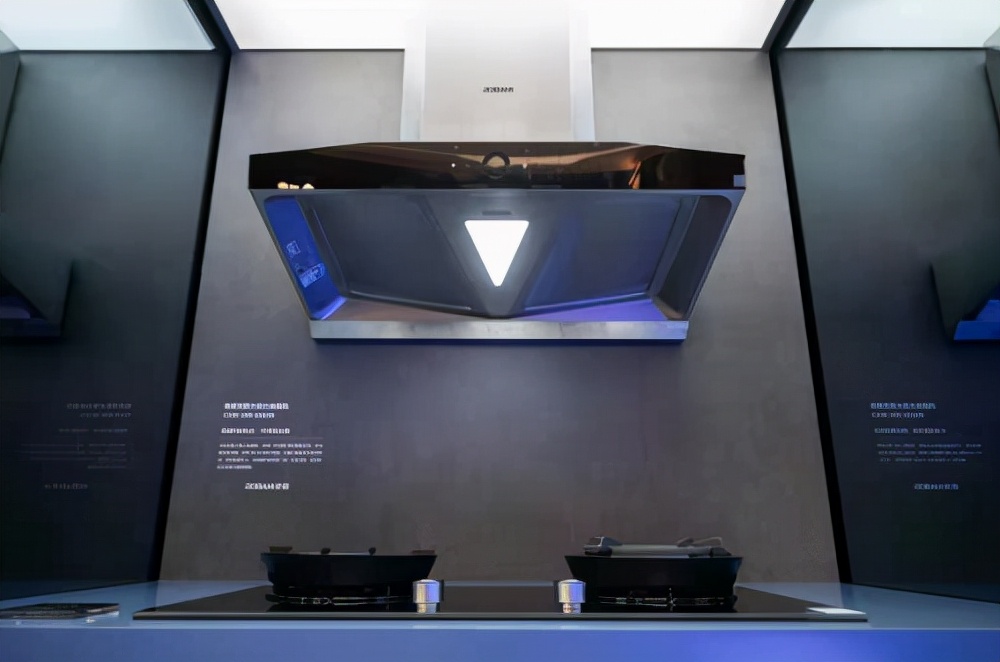 老板电器双腔大吸力油烟机，“冠军”品质引领双腔时代