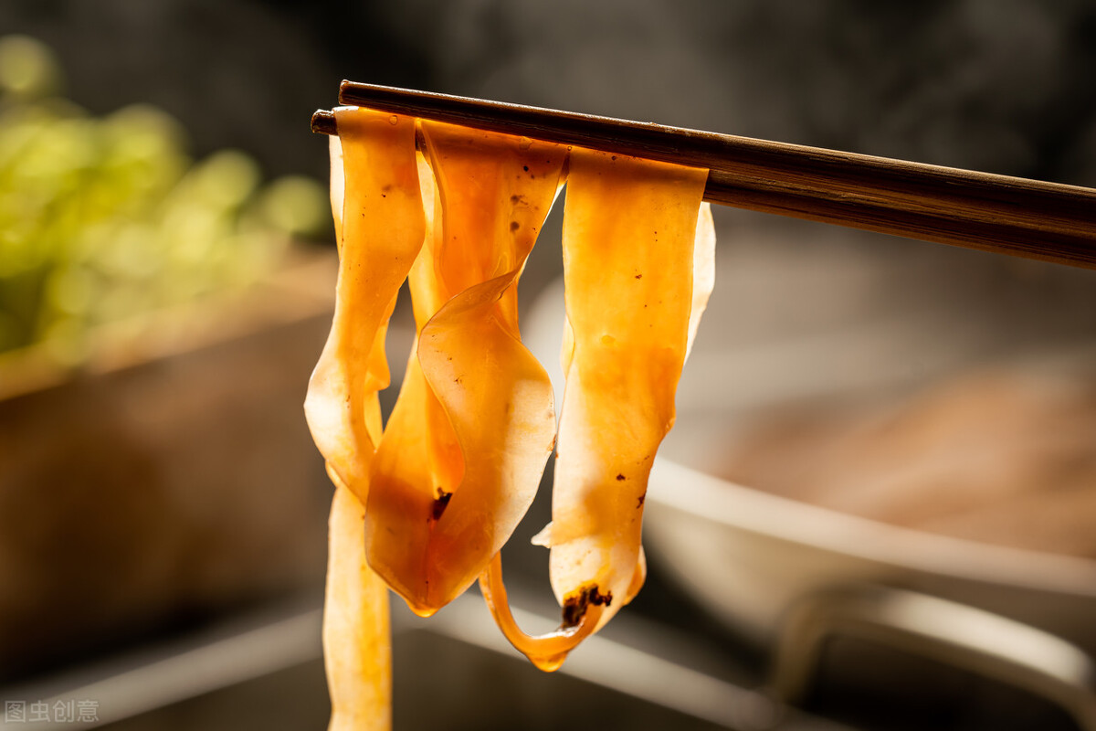 吃火锅时，为何都爱点鸭肠？菜单上为何没有鸡肠？大厨道出原因