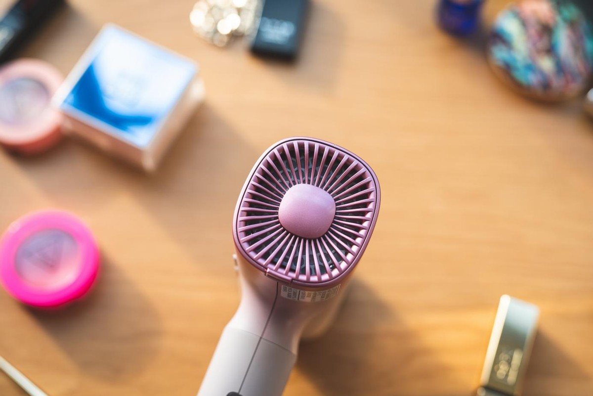 吹风机不就是吹干头发吗？不是！松下纳诺怡吹风机