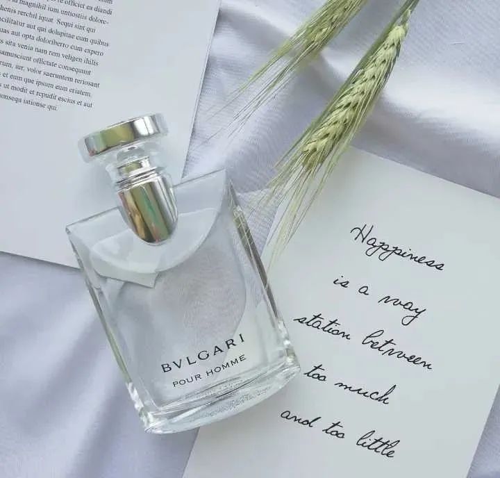 宝格丽大吉岭茶香水，温暖木质男友香就是初恋的味道