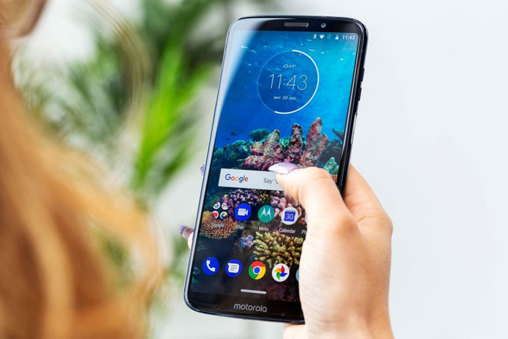 摩托罗拉AURA复刻版概念机曝光，两块旋转屏，外观秒杀所有品牌