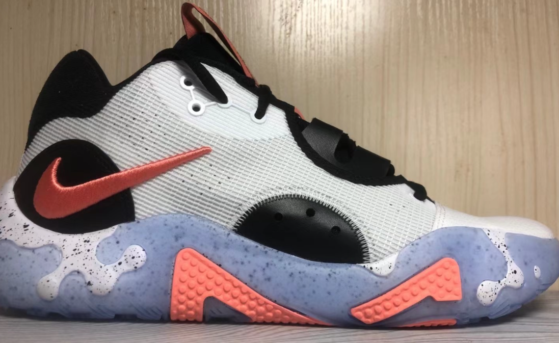 新品合集！李宁虎年鞋款超惊喜，安踏CNY产品素雅，PG6代没救了？