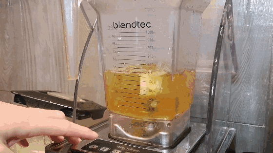 排断腿的茶饮“砖家”侯彩擂来西安了，没喝过你还敢自称吃货？