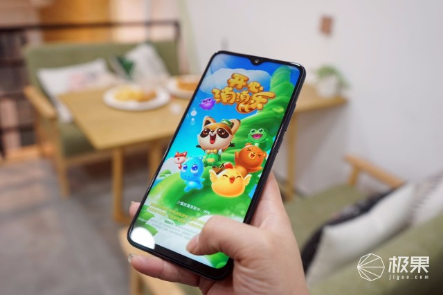 联想Z5s全面屏体验：三摄加持拍照很强，性价比十足！