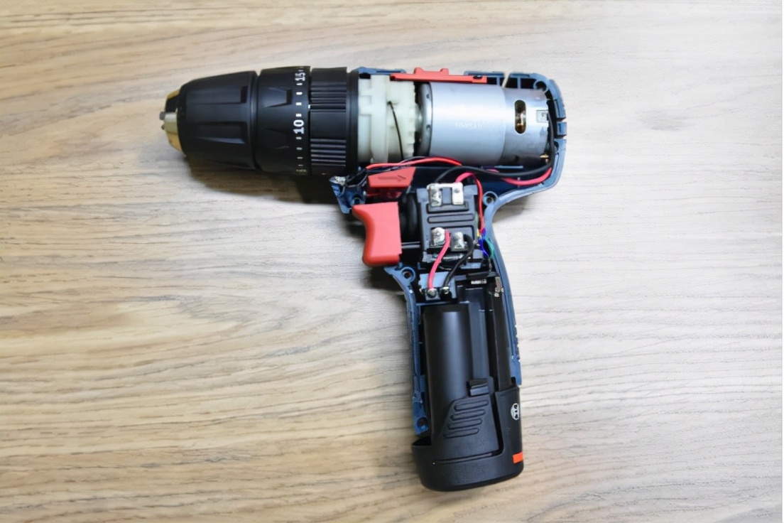 博世手电钻拆解：“十八般武艺”安装更易