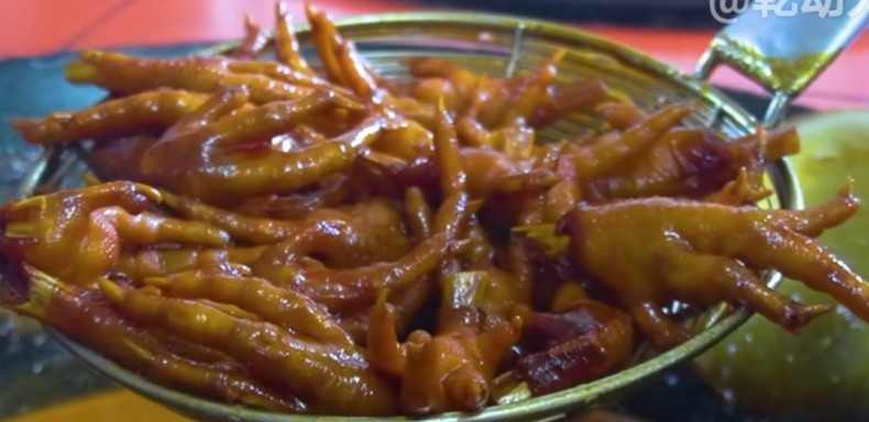 福建大哥卖卤鸡爪，自创品牌，单店日卖200斤，全国200多家加盟店