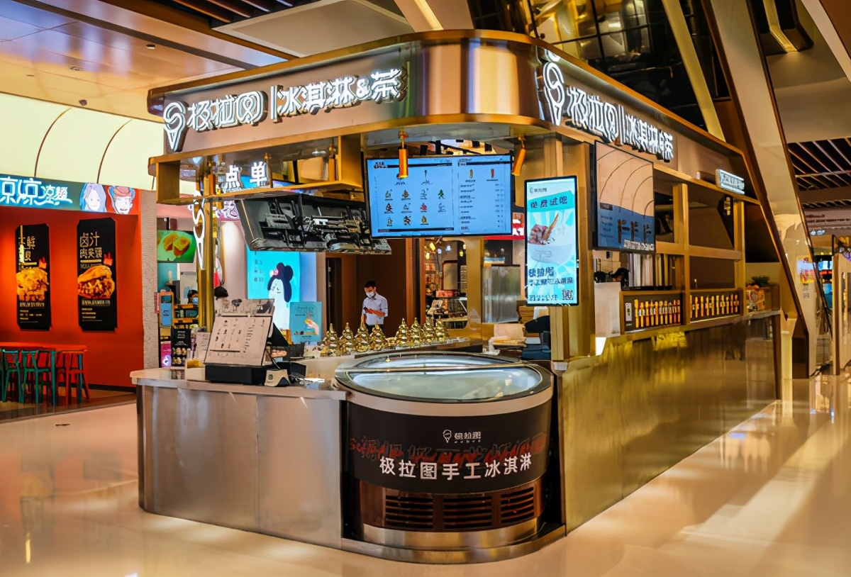 加码街边店，击穿最低价，空间花样翻新…详解郑州冰淇淋生意场中的经营逻辑