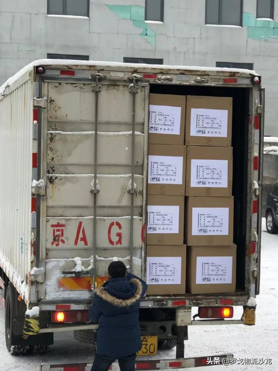​一大批冰墩墩到货啦！冬奥物流如何圆梦“一户一墩”？