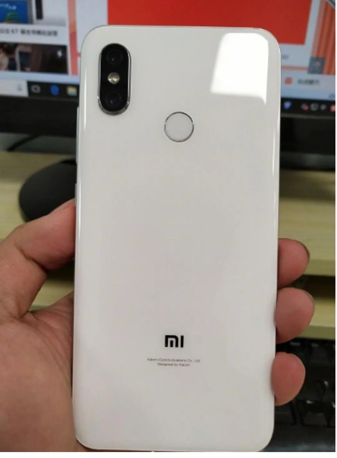 2599的小米8远超苹果4000元以下手机？6年老果粉不吹不黑谈谈体验