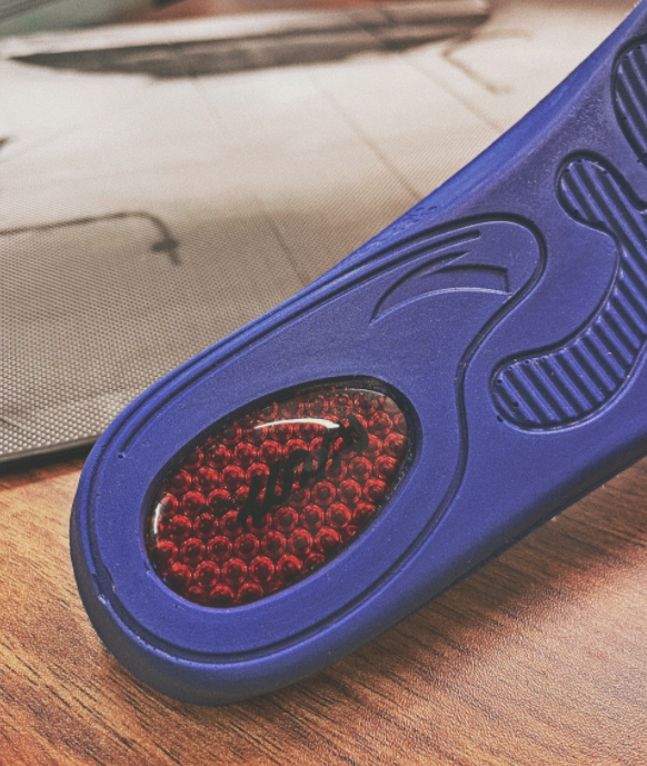 国产太帅了！拉塞尔专属鞋款用心了，安踏发力板鞋，米切尔4曝光