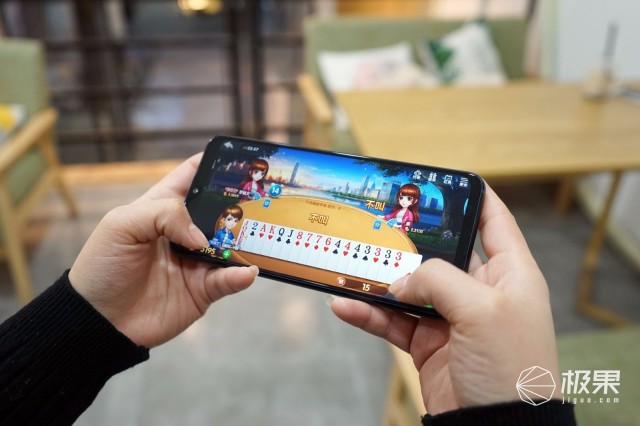 联想Z5s全面屏体验：三摄加持拍照很强，性价比十足！