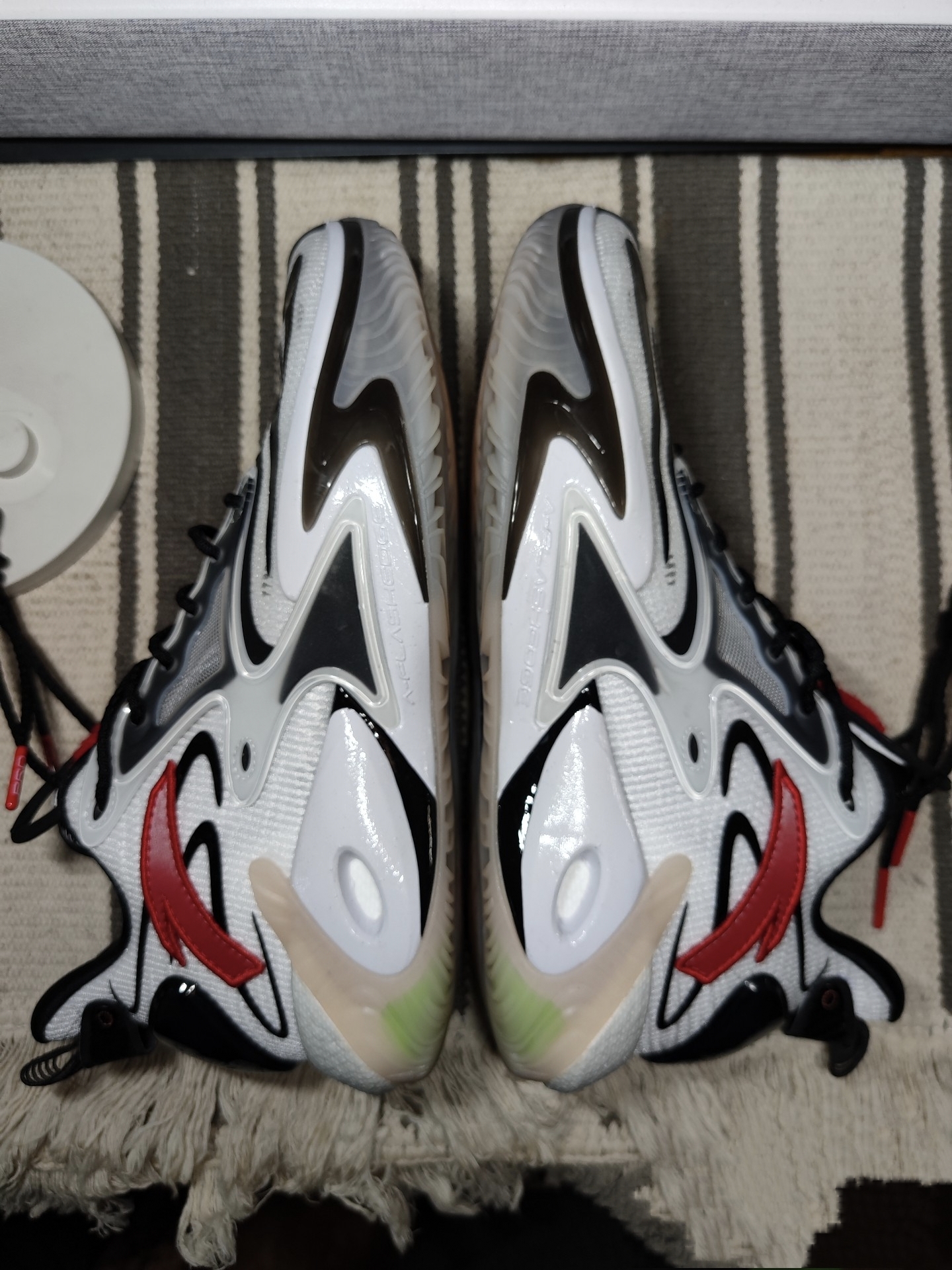 新品！李宁新板鞋好帅，匹克大三角好喜庆，安踏新科技超越李宁？