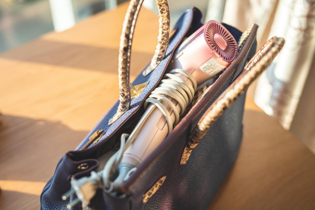 吹风机不就是吹干头发吗？不是！松下纳诺怡吹风机