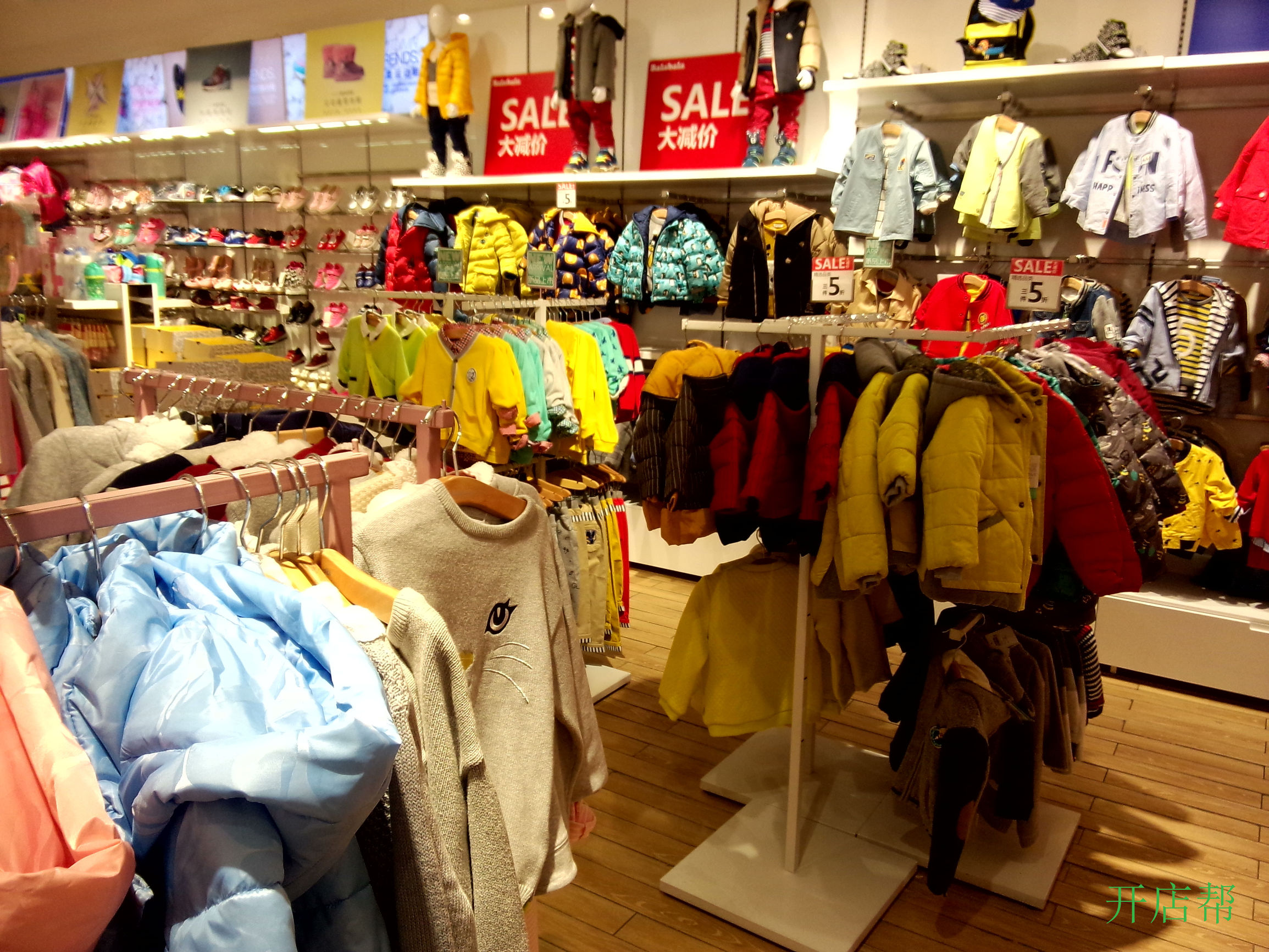 开一家童装潮品店——加盟巴拉巴拉考察报告