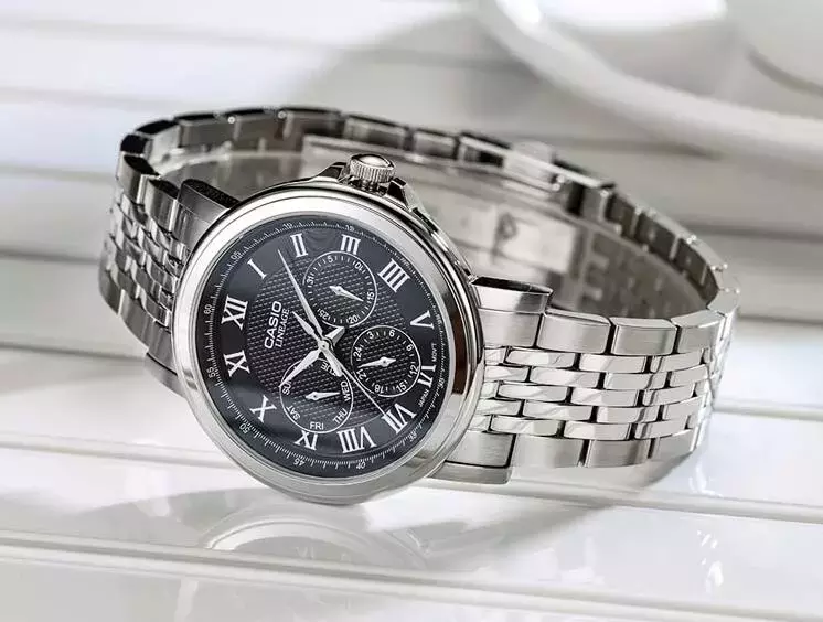 刚毕业想买个阿玛尼？1000多的价格随便买！